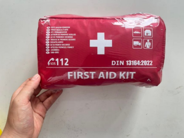 Hogyan lehet elkerülni, hogy a vámhatóság visszatartsa az elsősegély-készleteket?