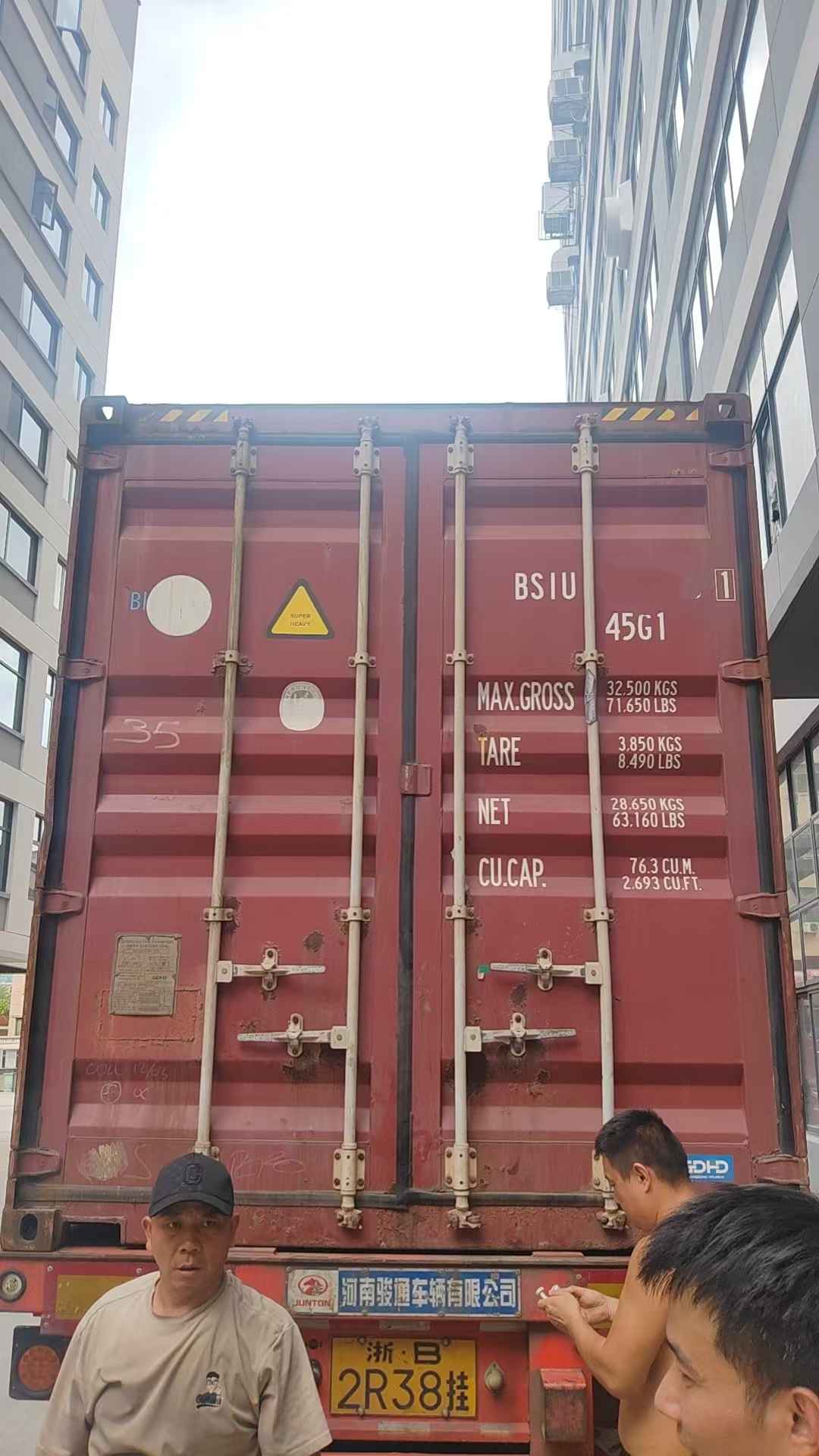 Napi konténerbetöltés Yiwu Kebonnál: elsősegély-készletek készen állnak a globális kiszállításra